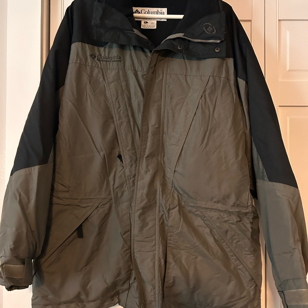 Columbia Men's Black and Taupe Ski Jacket